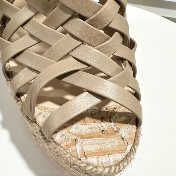 🌺CHRISTIAN LOUBOUTIN🌺 Tramontagne Red Sole Wedge
Sandal Beige Size:38 - Picture 10 of 14